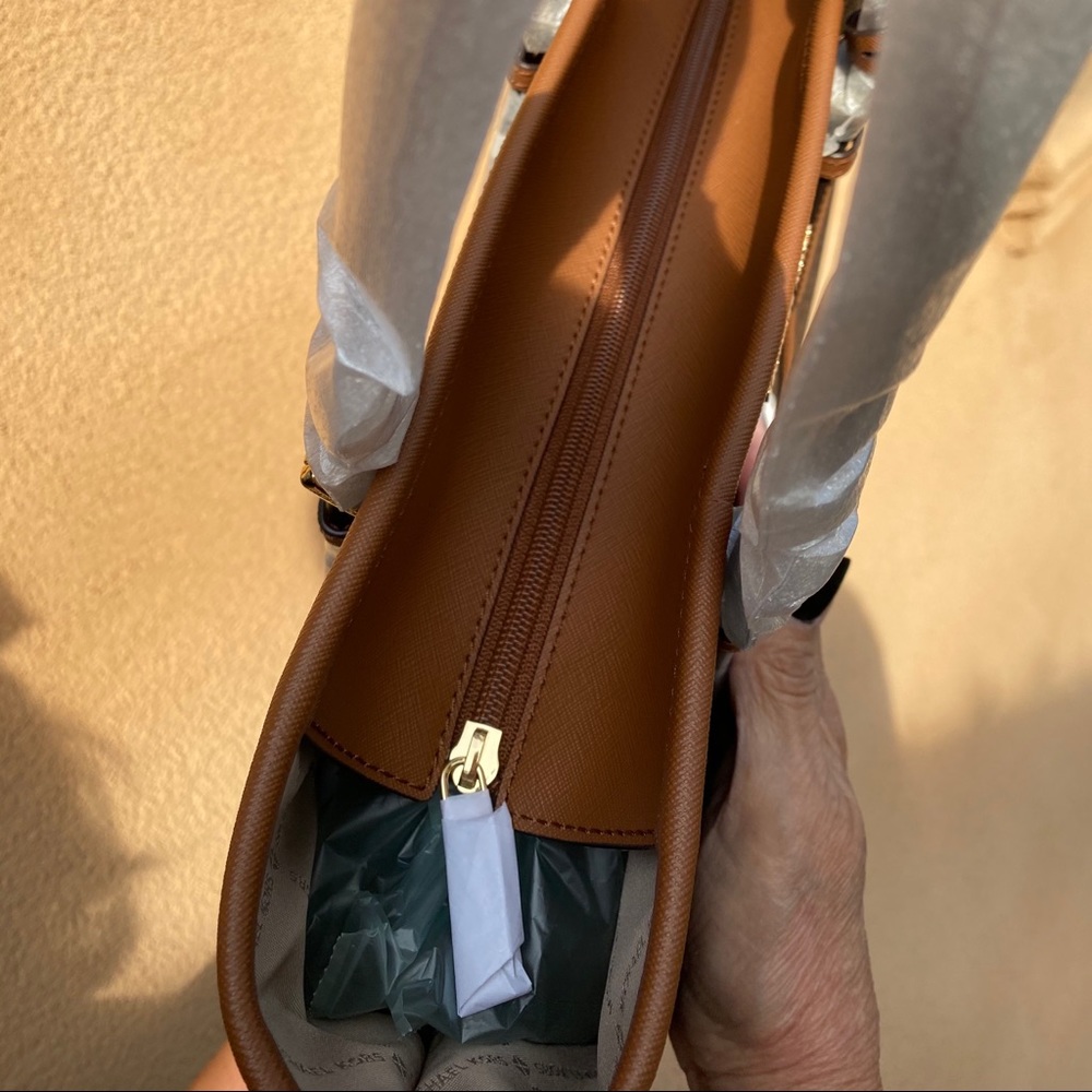 Michael MK JET SET Travel Lg. Signature Tote - Picture 11 of 12